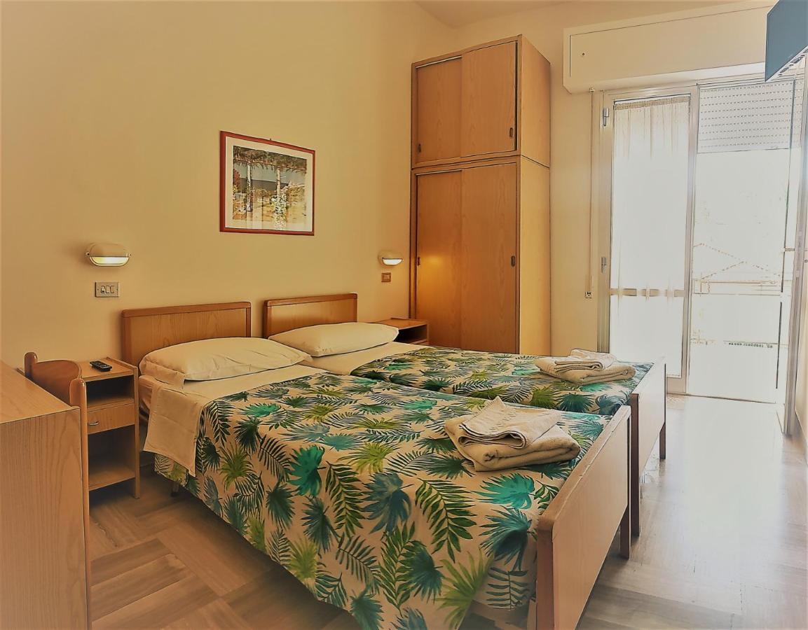 Hotel Giordo Rimini Bagian luar foto