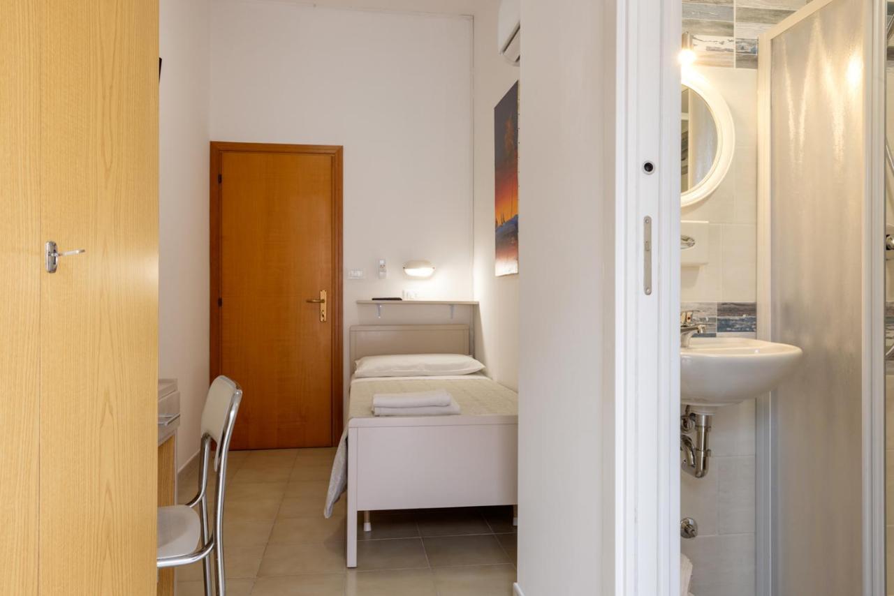 Hotel Giordo Rimini Bagian luar foto
