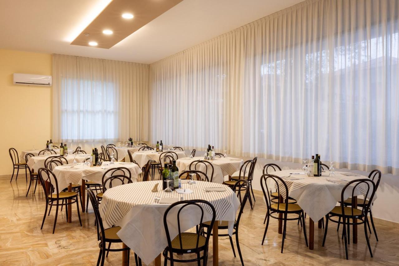 Hotel Giordo Rimini Bagian luar foto