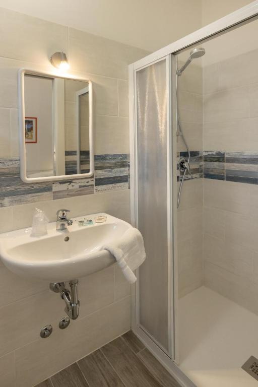 Hotel Giordo Rimini Bagian luar foto
